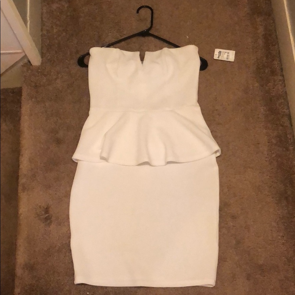 White dress, never worn.